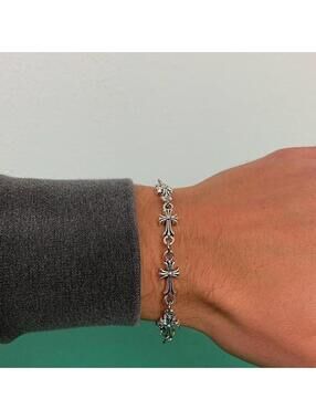 Y2k Vintage style chrome color cross pendant silver bracelet. Cool design. Nice